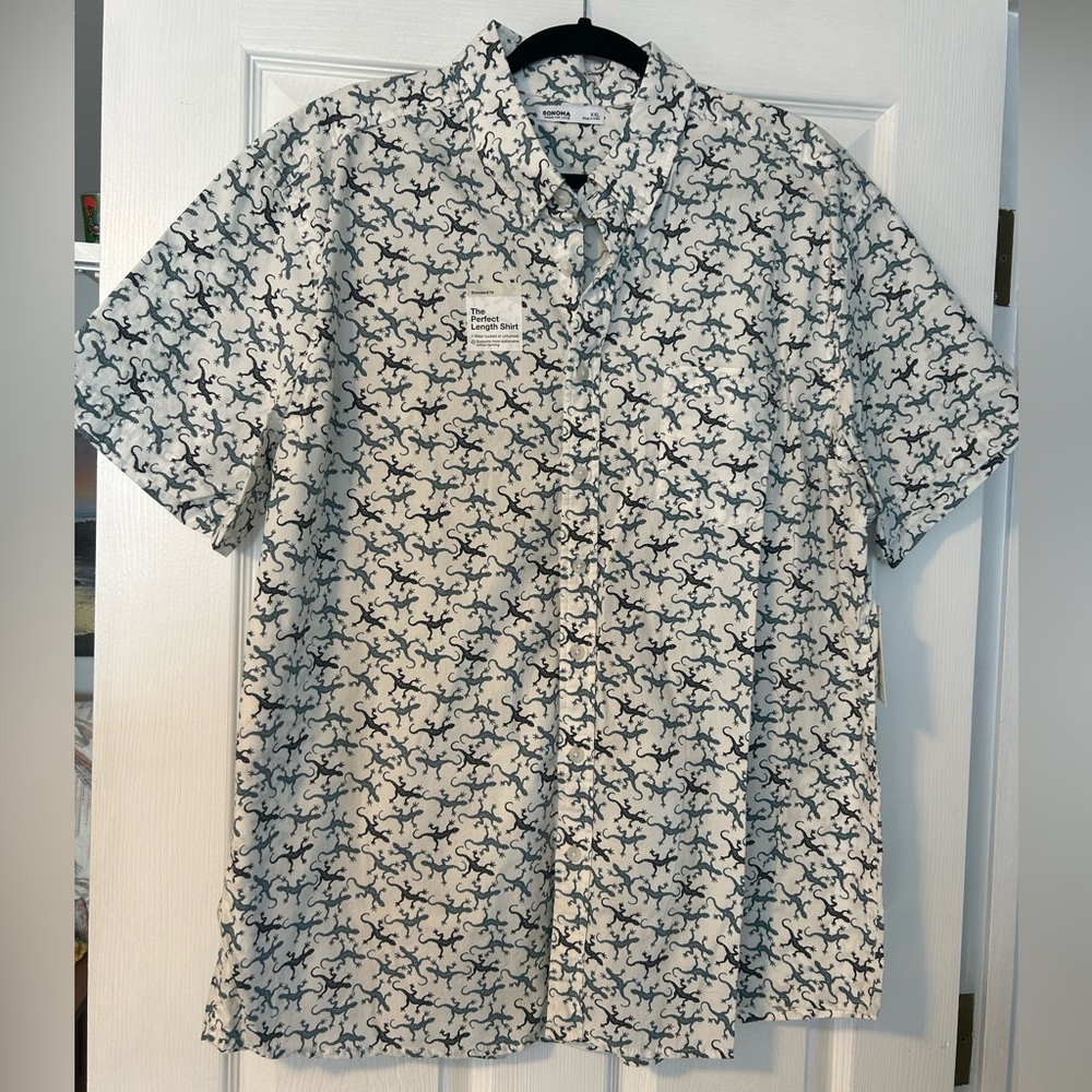 Short sleeve collared button down shirt